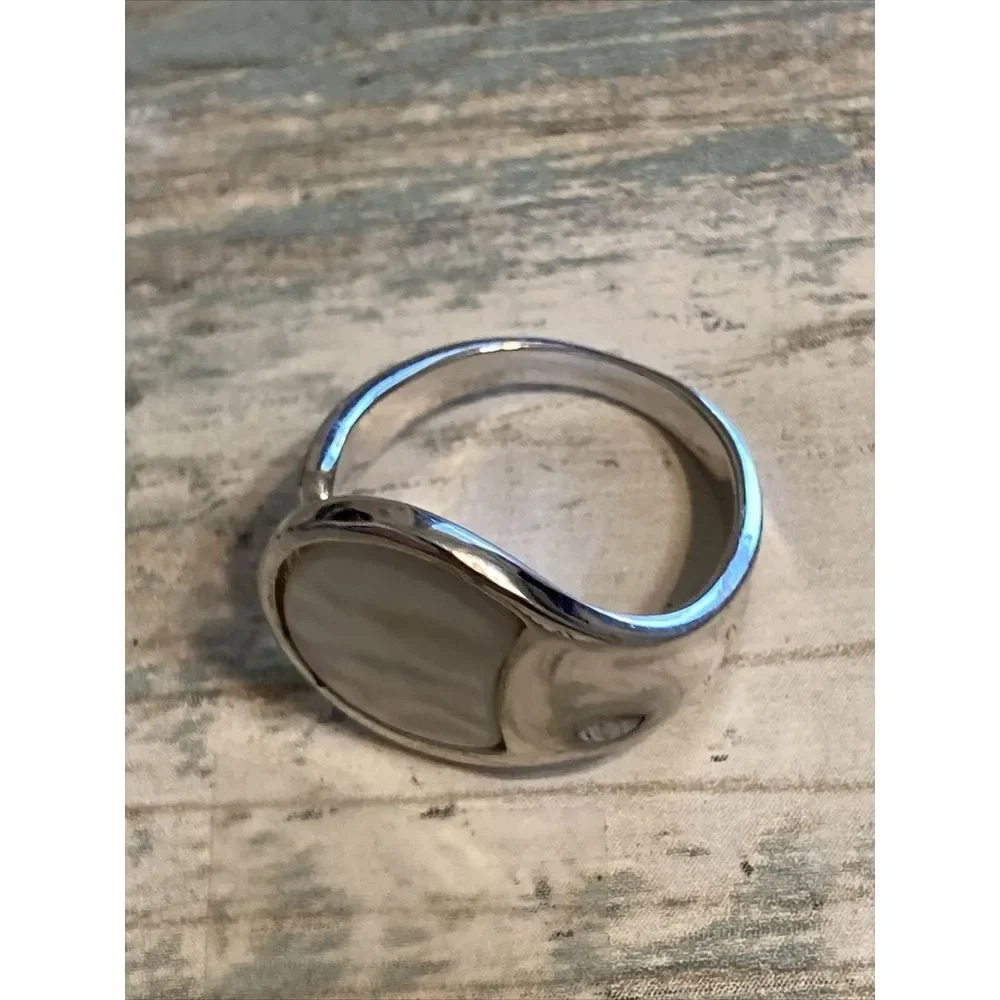 Mother of Pearl Silver plated tone  Spoon Ring‎ White MOP NWOT size 7